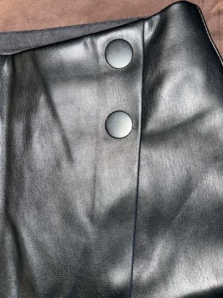 Falda pantalón estilo piel invernal negra talla 36