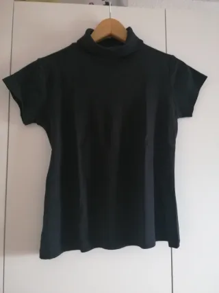 Camiseta cuello alto, manga corta