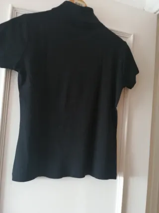 Camiseta cuello alto, manga corta