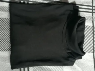 Camiseta cuello alto, manga corta