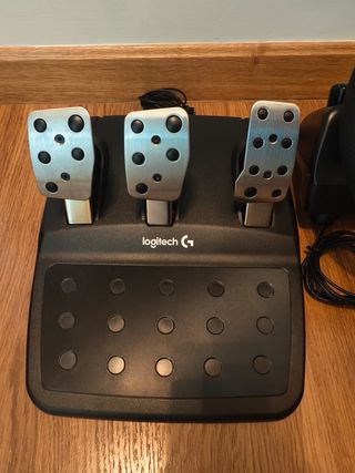 Volante Logitech G920 con Pedales