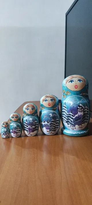 Matrioska russa in legno dipinto