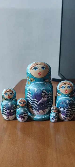 Matrioska russa in legno dipinto