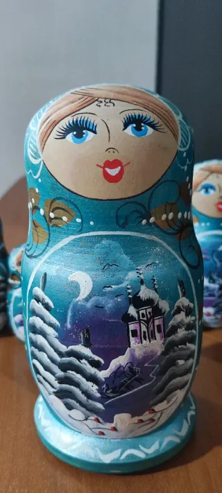 Matrioska russa in legno dipinto