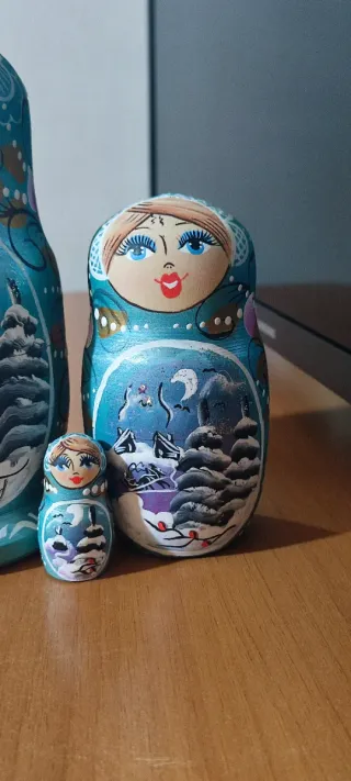 Matrioska russa in legno dipinto