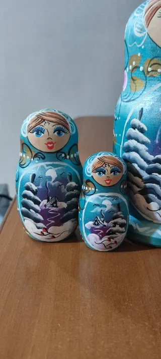 Matrioska russa in legno dipinto