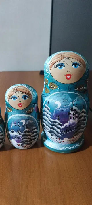 Matrioska russa in legno dipinto