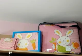 Ropa de cuna bebé: edredón, chichonera y vestidor