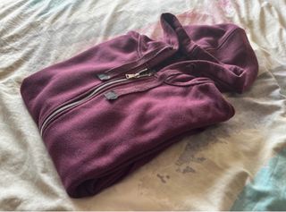 Sudadera con cremallera y capucha