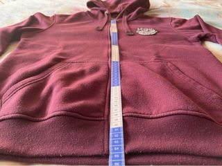 Sudadera con cremallera y capucha