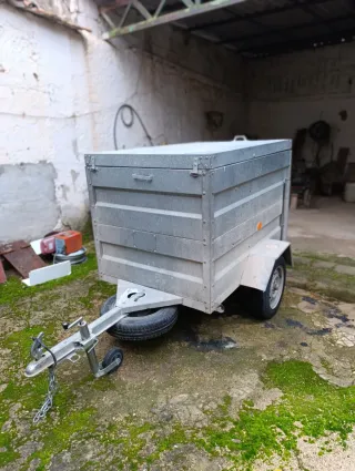 Remolque cerrado coche