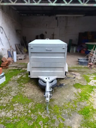 Remolque cerrado coche