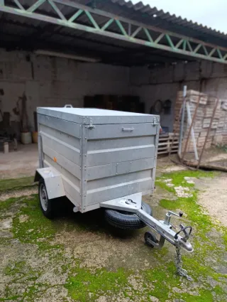 Remolque cerrado coche
