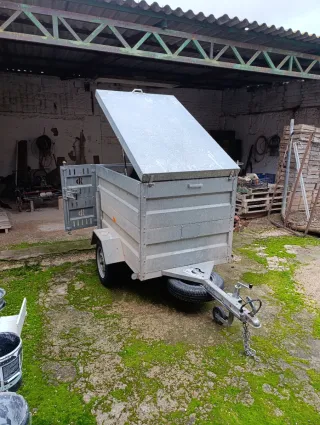 Remolque cerrado coche