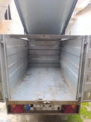 Remolque cerrado coche