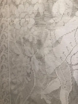 tenda bianca ricamata