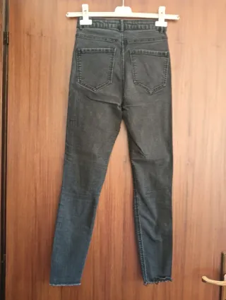 Jeans strappati neri elasticizzati Tg. S Zara