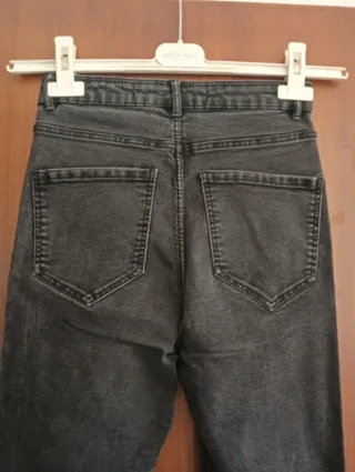 Jeans strappati neri elasticizzati Tg. S Zara