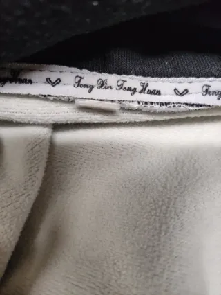 Felpa con cappuccio nera con logo B