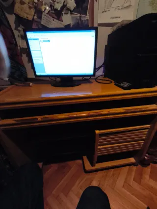 Regalo Mesa de ordenador con ruedas