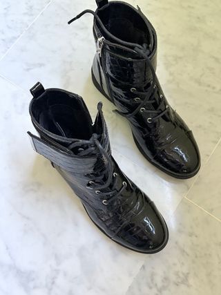 Botas charol negro efecto piel cocodrilo