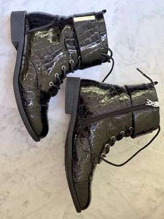 Botas charol negro efecto piel cocodrilo