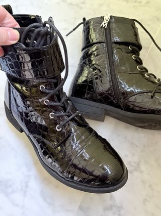 Botas charol negro efecto piel cocodrilo