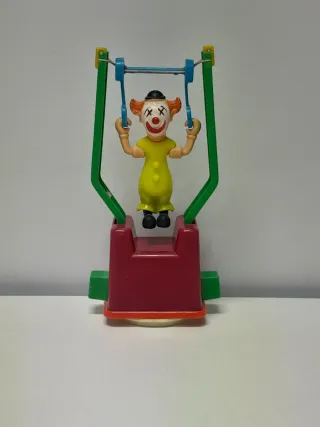 Antiguo juego de anillas payaso acrobático
