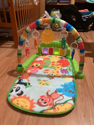 Gimnasio bebe con piano