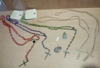 Orecchini di stili vari, set, rosari