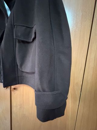 Cazadora marrón, 2 bolsillos. Buen estado.