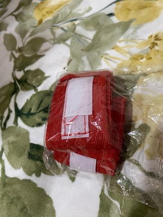 Saco de boxeo, guantes y vendas