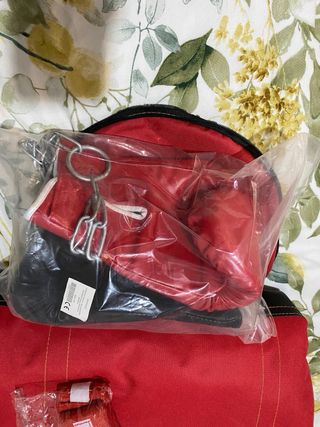 Saco de boxeo, guantes y vendas