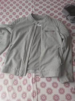 Chaqueta gris hombre