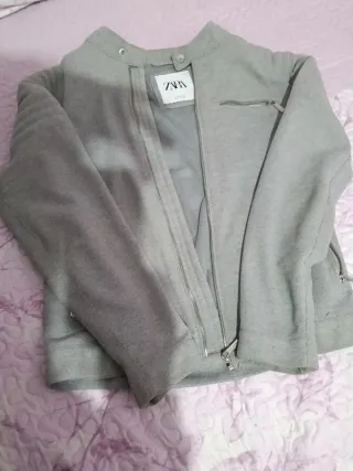 Chaqueta gris hombre