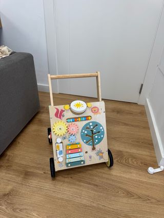 Andador de madera para bebés