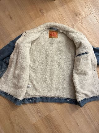 Cazadora Levi’s forrada con chiporro por dentro