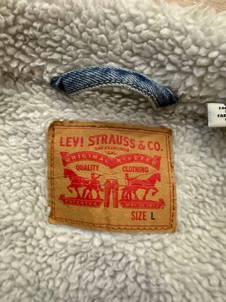 Cazadora Levi’s forrada con chiporro por dentro