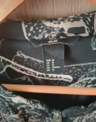 Cazadora bomber estampada jaguares H&M talla XL