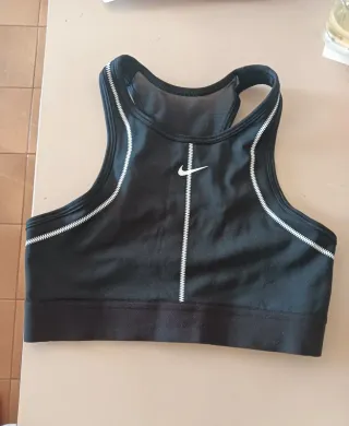 Top nero Nike tg. XS