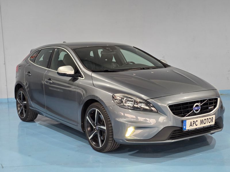 Volvo V40 2014 2.0 D3 RDESING - foto 1
