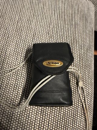 Camara de fotos nikon Tiene carrete y pila nueva