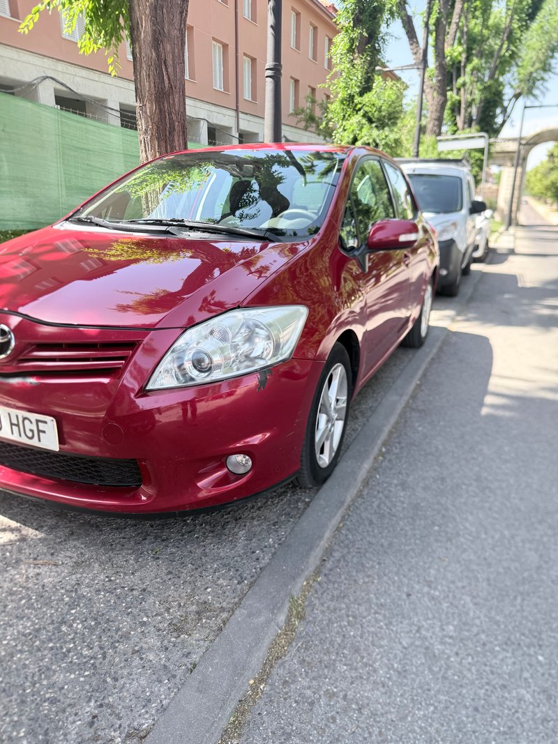 Toyota Auris 2011 - foto 1