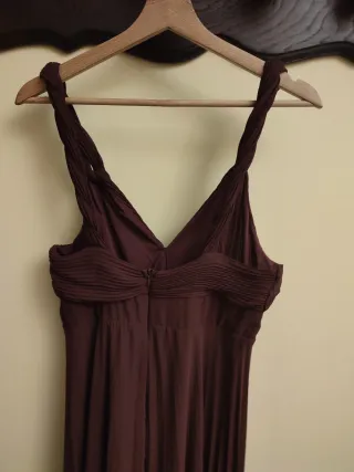 Vestido midi plisado con etiqueta (Zara)