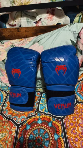 Guantes Boxeo Venum 14 oz Azul con estampado
