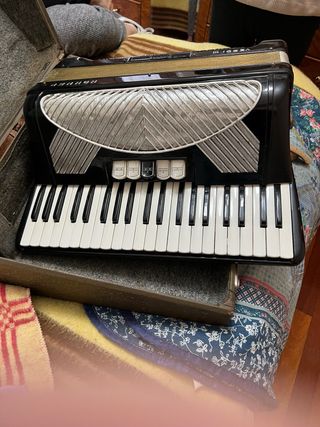 Acordeón Hohner Verdi III – 120 bajos Con estuche