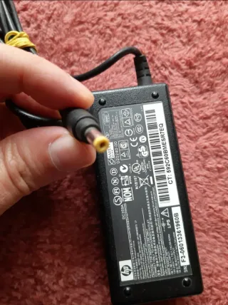 2 Alimentatori HP 65 e 90 Watt