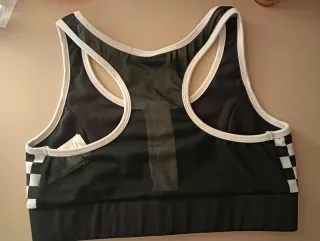 Top nero con zip e inserti a scacchi