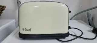 Tostadora Russell Hobbs Color crema Como nueva