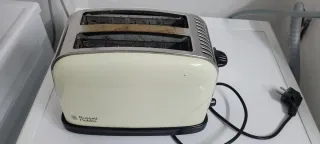 Tostadora Russell Hobbs Color crema Como nueva